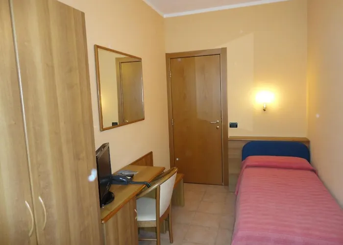 Adler 3* מנאג'יו